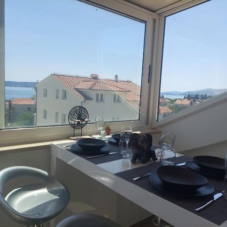 Top Floor Apartment With Sea View Kastela Bagian luar foto