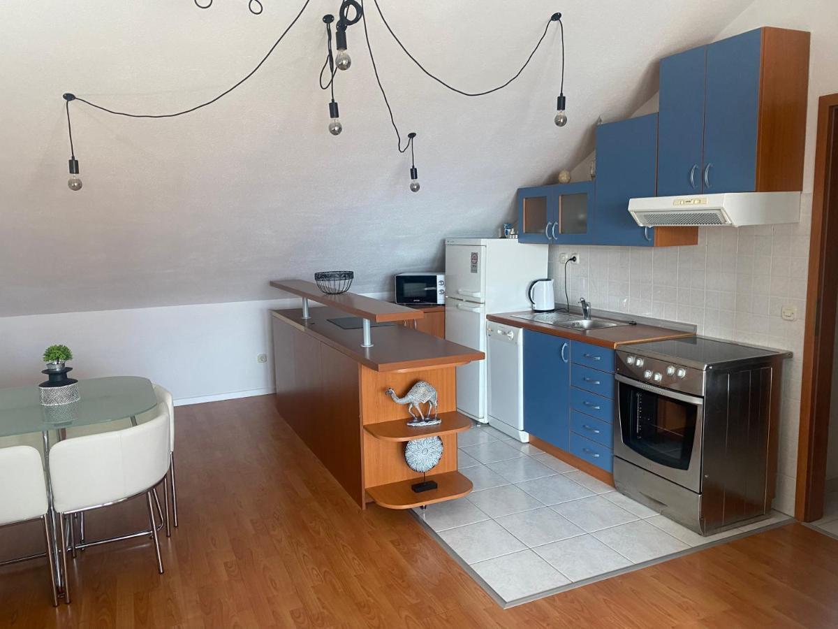 Top Floor Apartment With Sea View Kastela Bagian luar foto