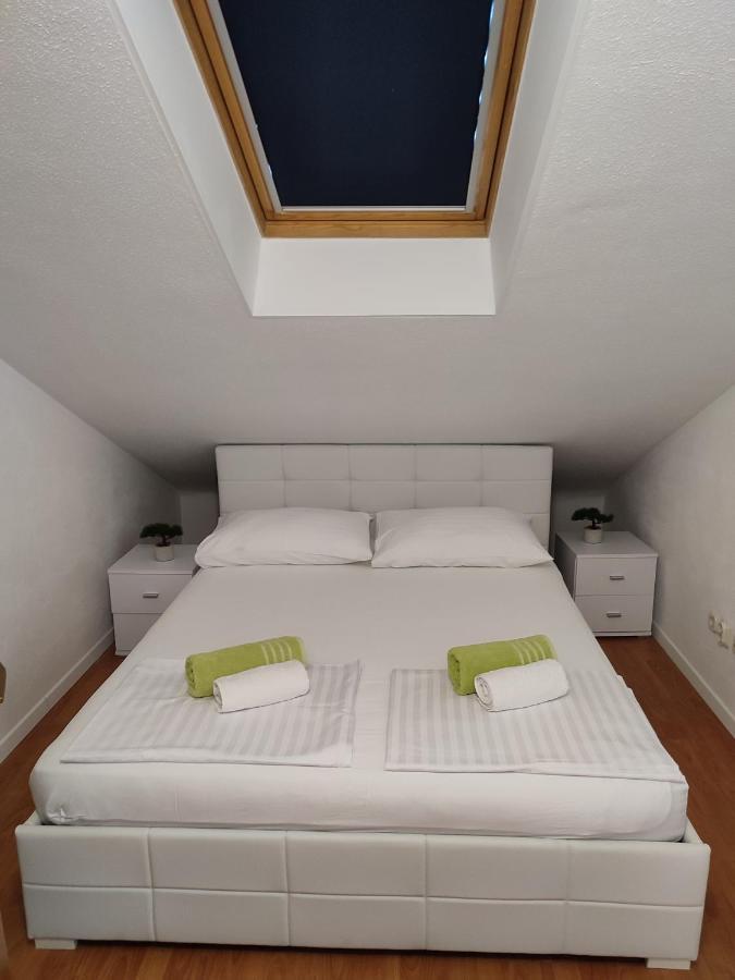 Top Floor Apartment With Sea View Kastela Bagian luar foto