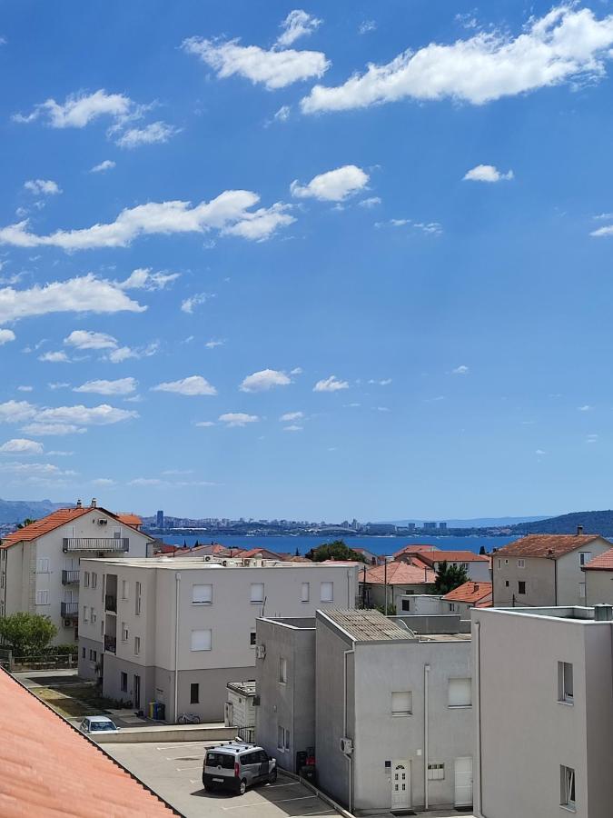 Top Floor Apartment With Sea View Kastela Bagian luar foto
