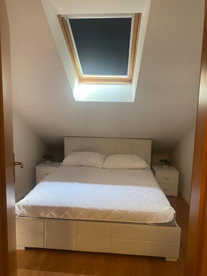 Top Floor Apartment With Sea View Kastela Bagian luar foto
