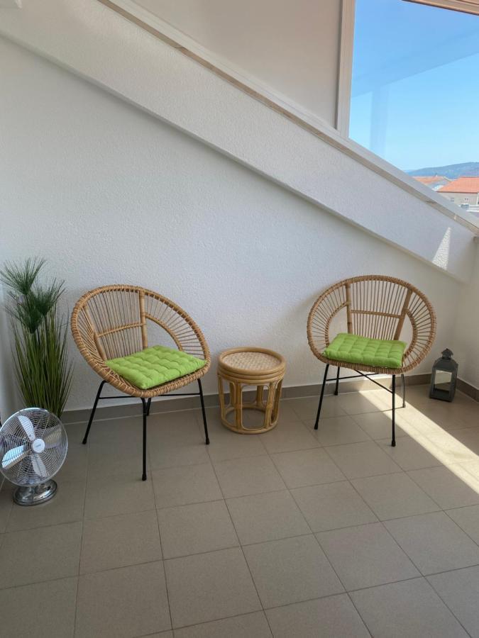 Top Floor Apartment With Sea View Kastela Bagian luar foto