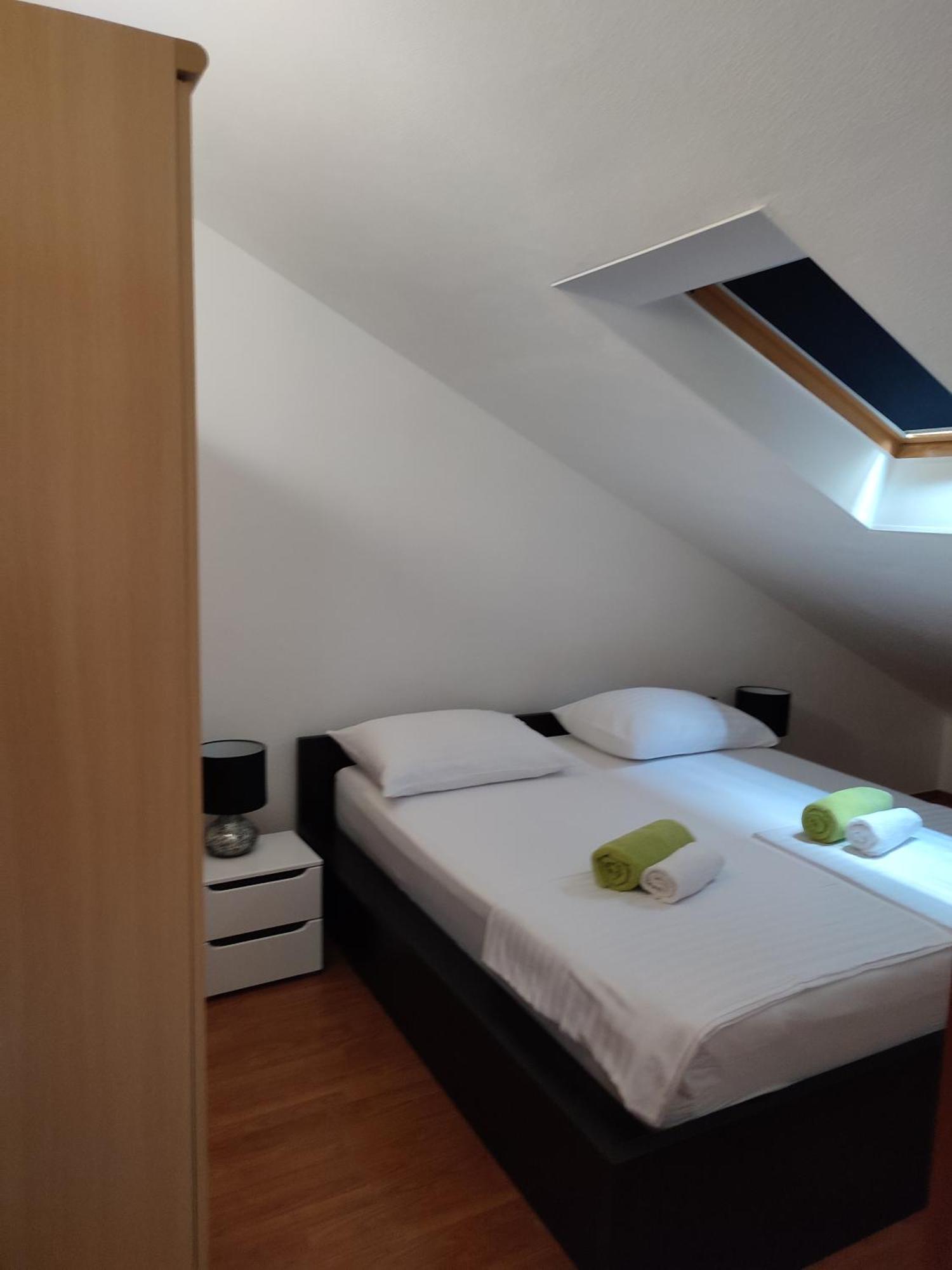 Top Floor Apartment With Sea View Kastela Ruang foto